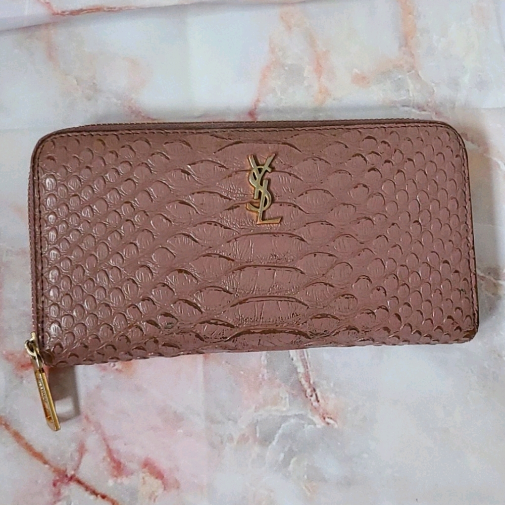 SL wallet in mauve,  real leather.